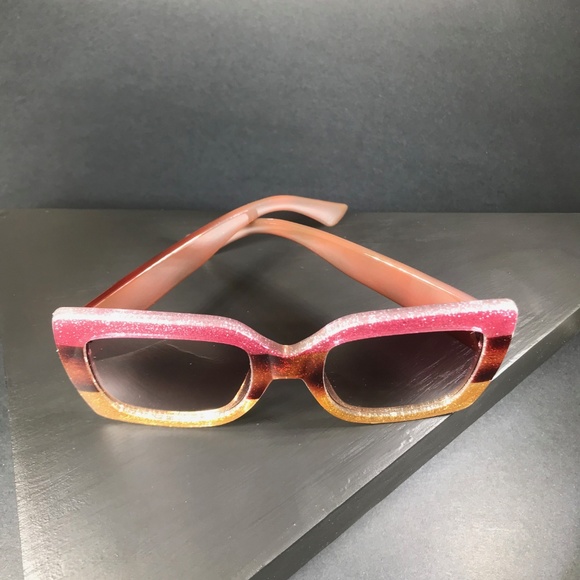 🆑 Square Sunglasses in Yellow and Pink - Picture 5 of 8